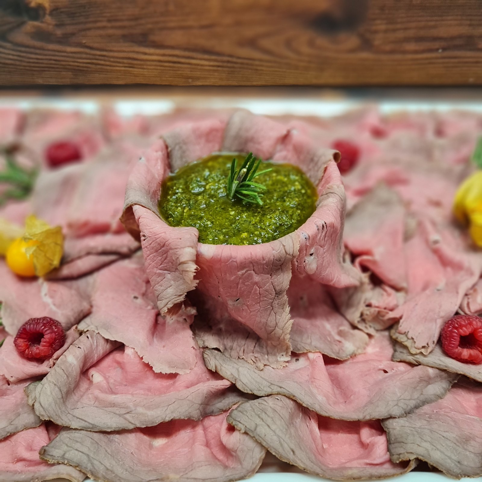 Roastbeefplatte mit salsa verde